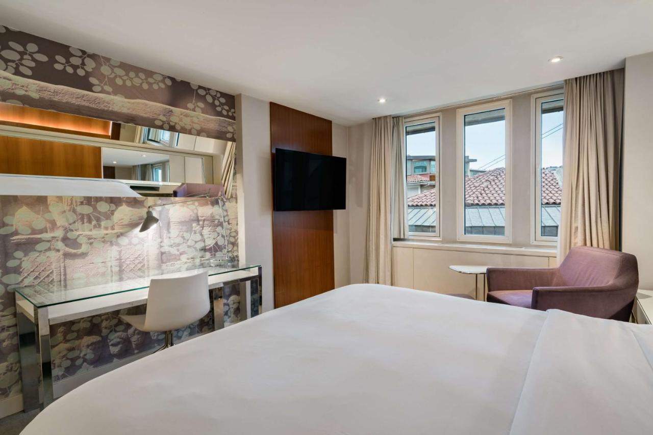 Radisson Blu Bosphorus Hotel Istanbul Luaran gambar A room at the hotel
