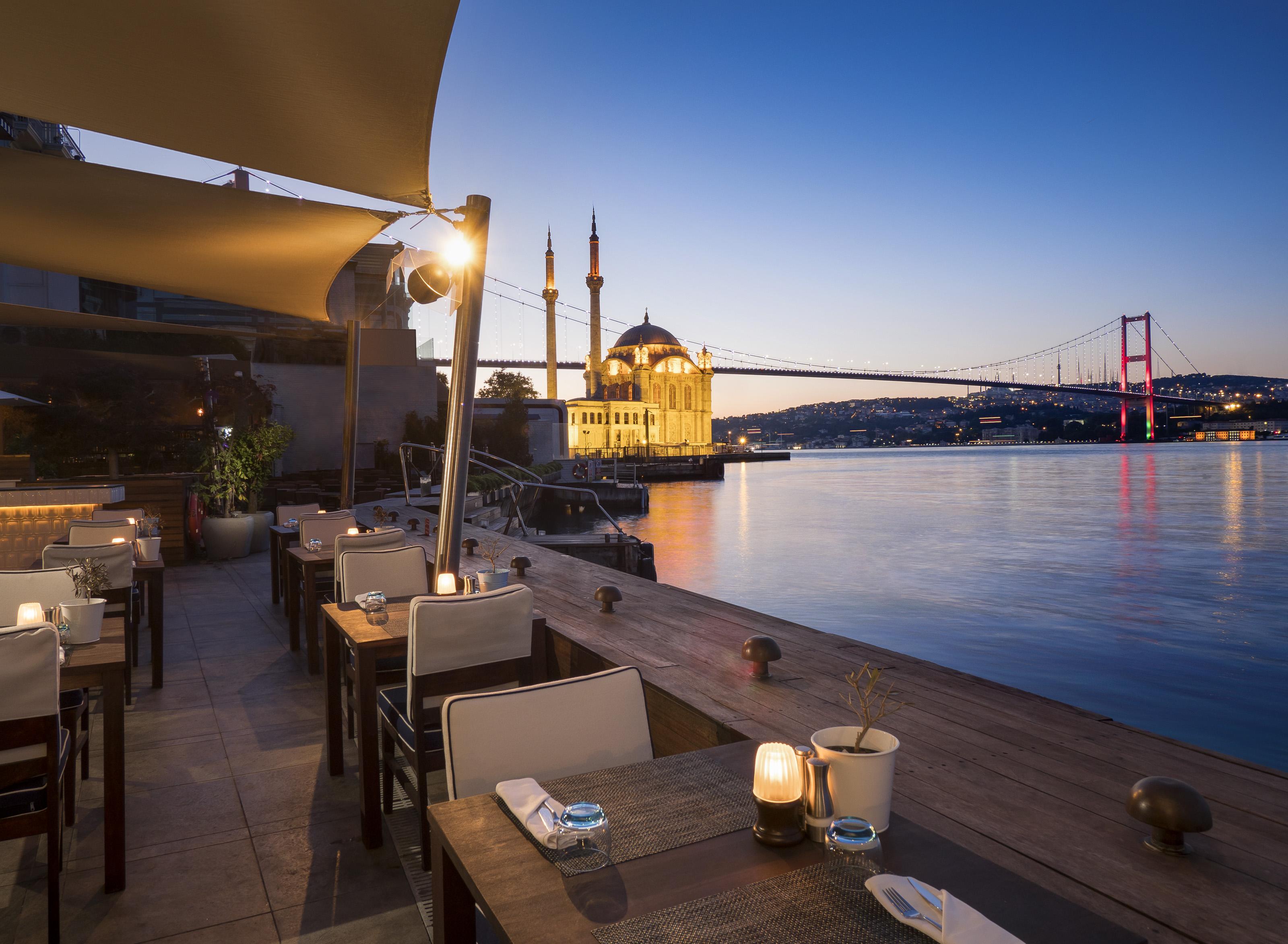 Radisson Blu Bosphorus Hotel Istanbul Luaran gambar The view of the Bosphorus from the restaurant