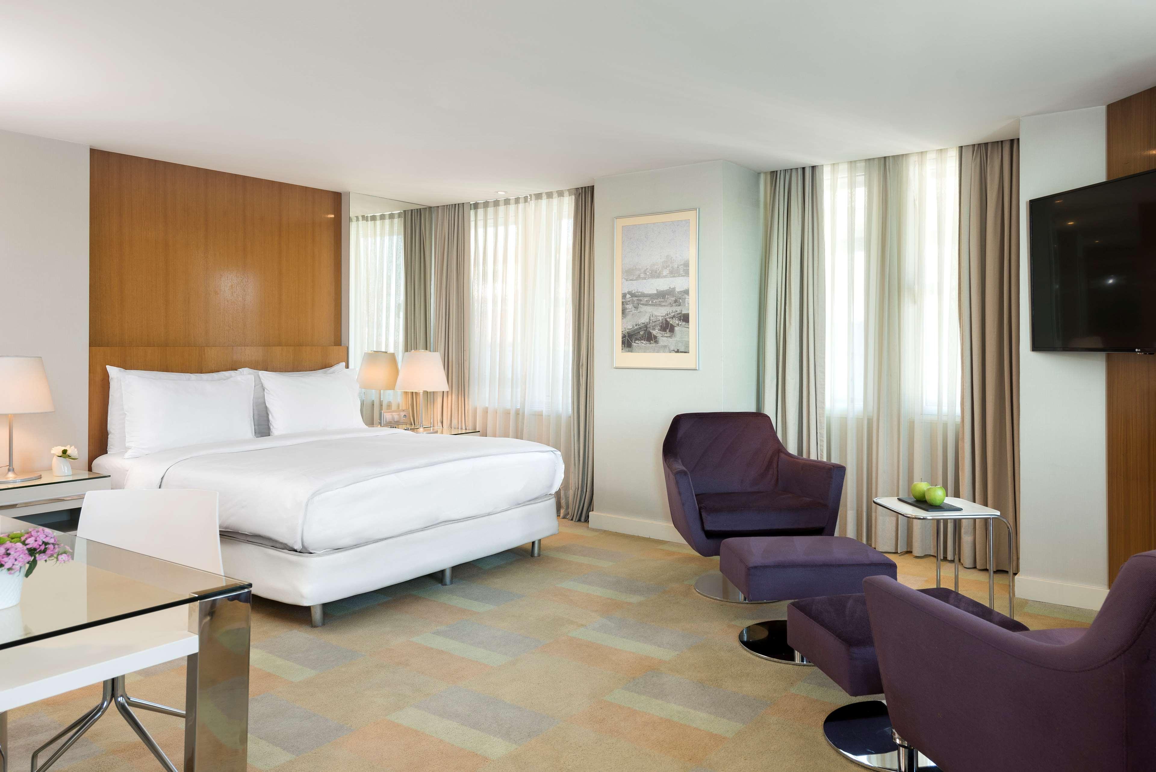 Radisson Blu Bosphorus Hotel Istanbul Luaran gambar A suite at the Hotel Brussels
