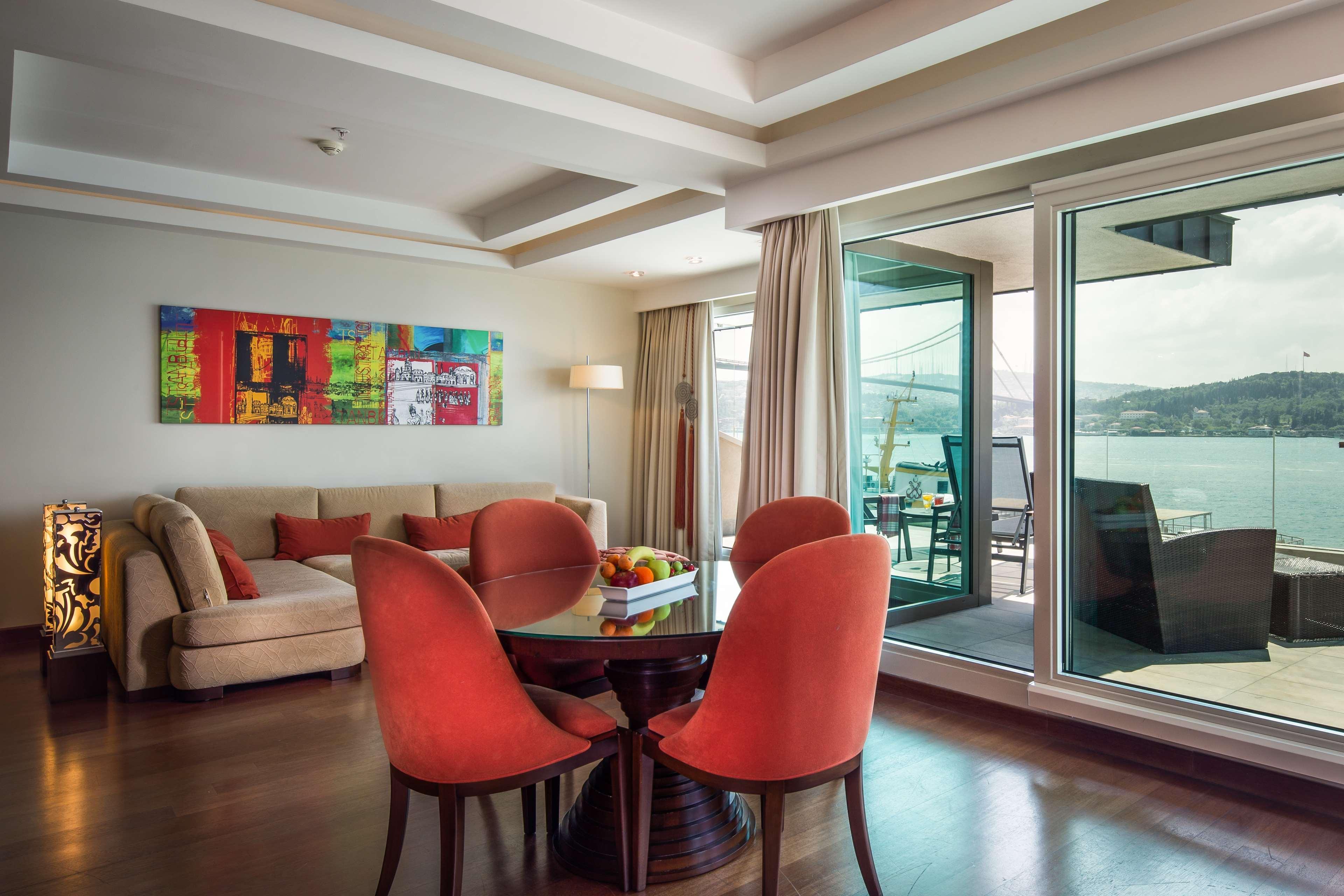 Radisson Blu Bosphorus Hotel Istanbul Luaran gambar A suite at the hotel