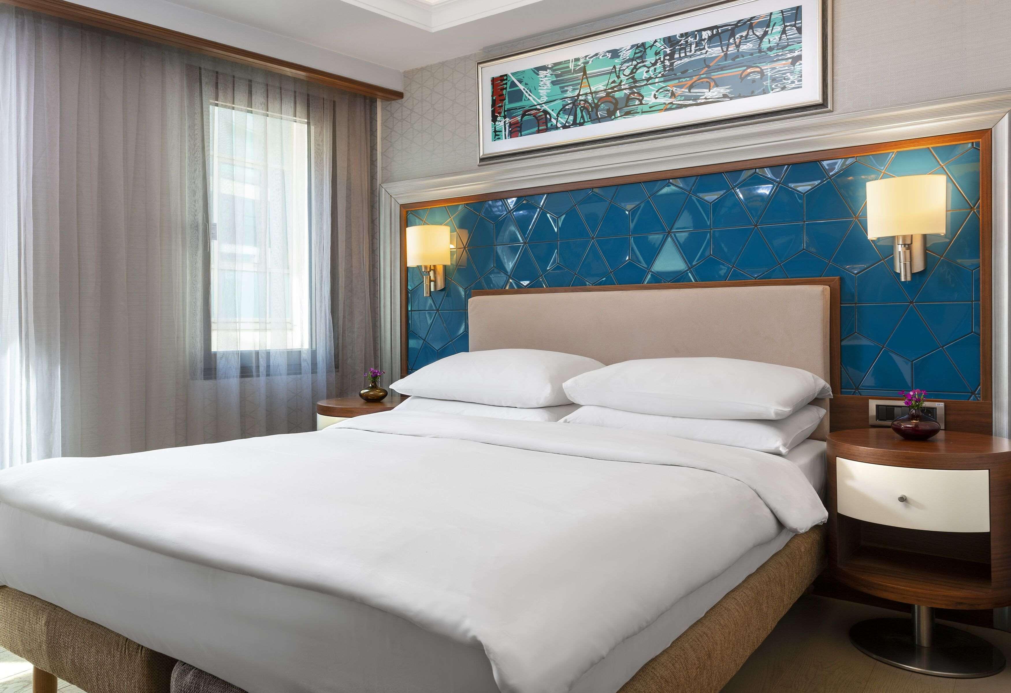 Radisson Blu Bosphorus Hotel Istanbul Luaran gambar A bedroom at the Hilton London Paddington