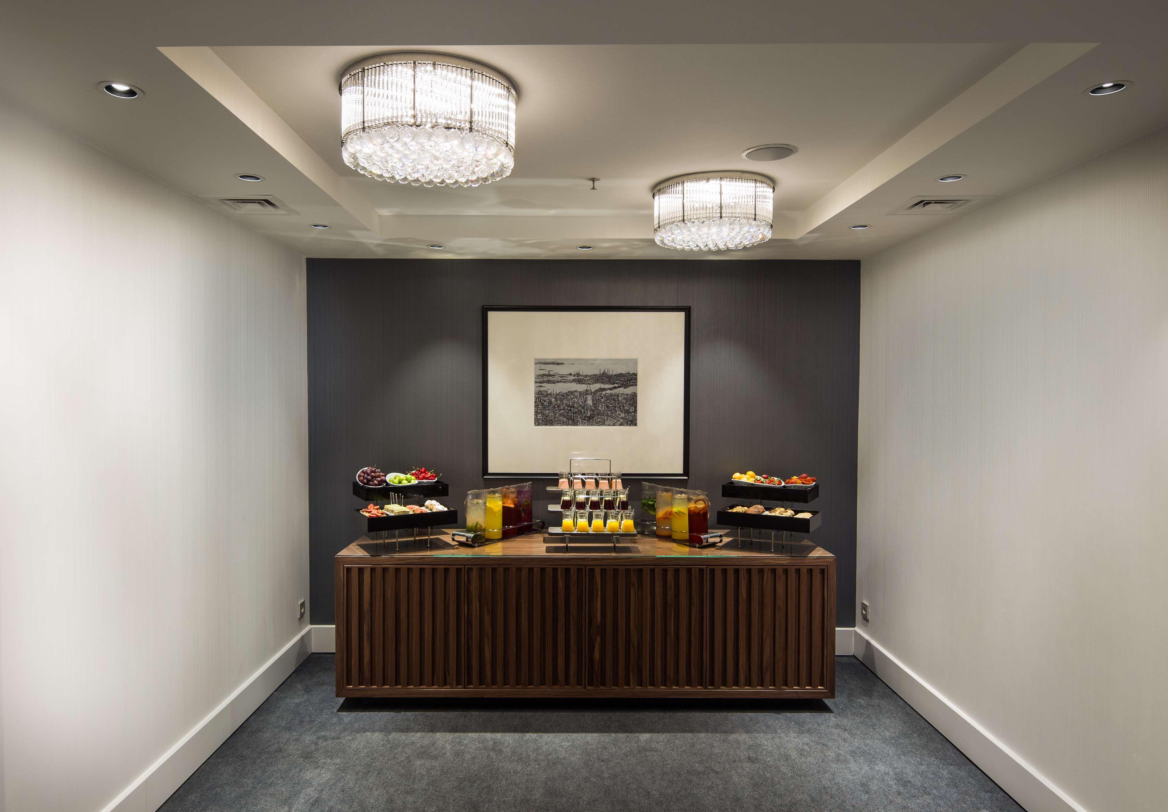 Radisson Blu Bosphorus Hotel Istanbul Luaran gambar The bar at the 1906 Lounge