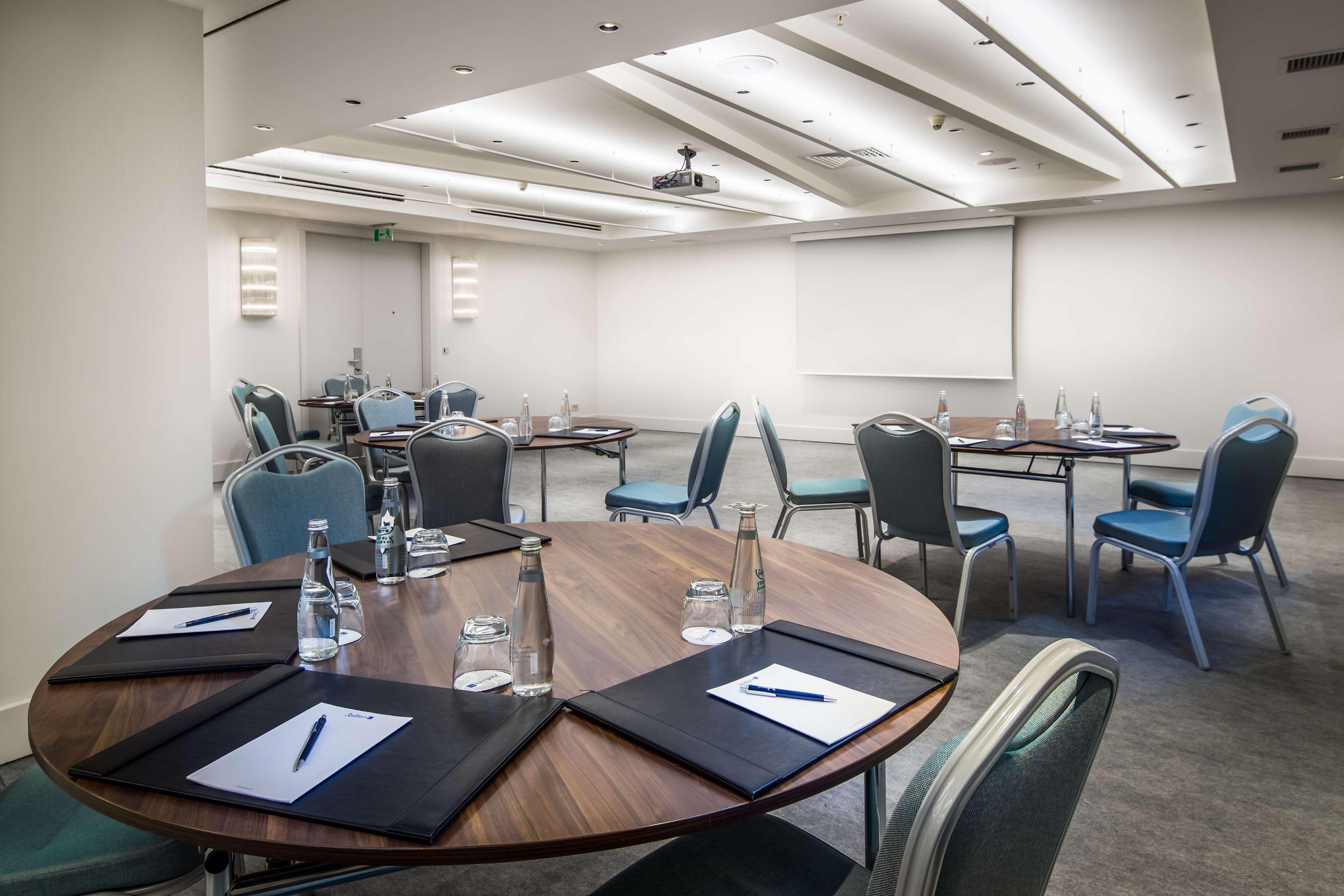 Radisson Blu Bosphorus Hotel Istanbul Luaran gambar The meeting room at the Royal Society