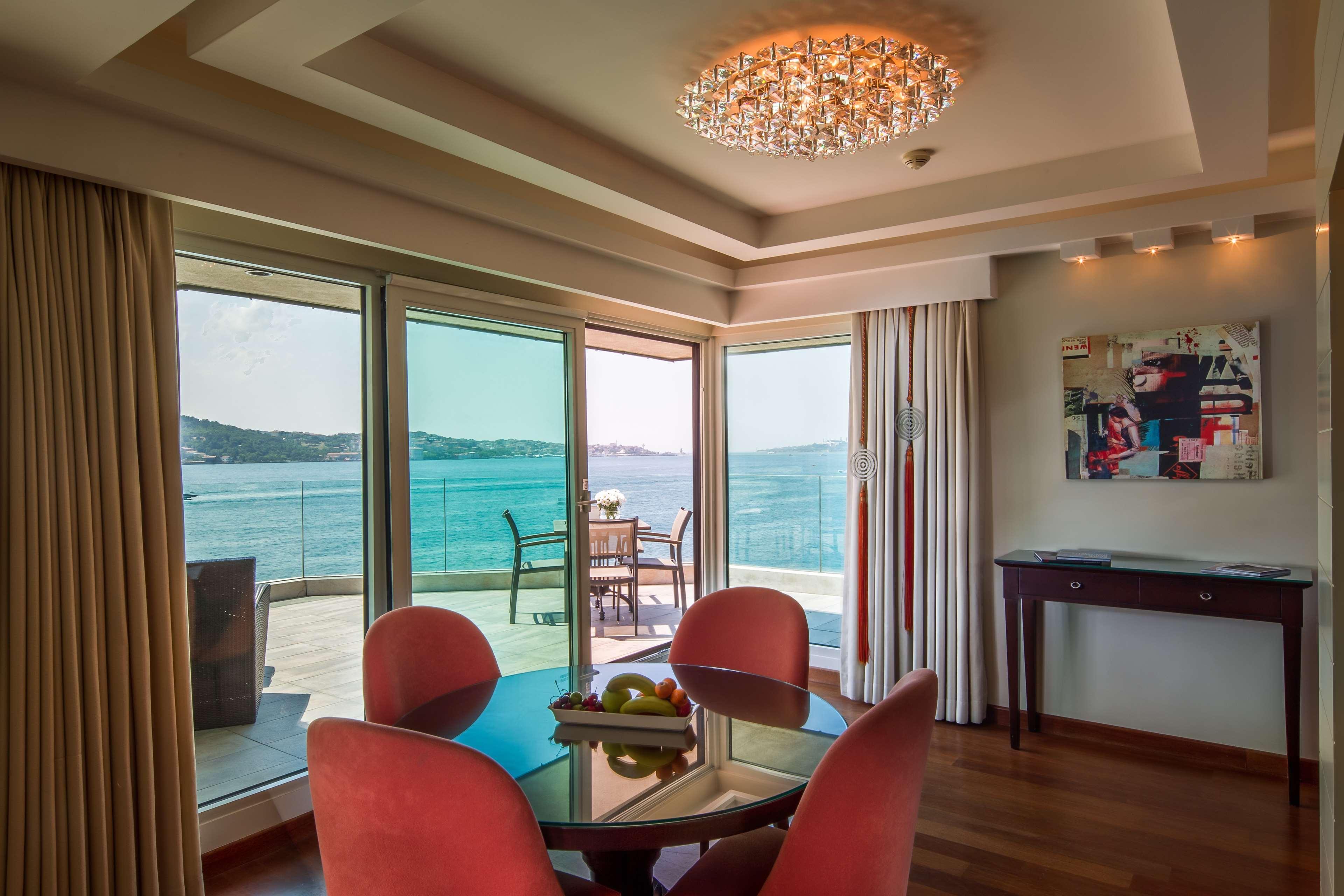 Radisson Blu Bosphorus Hotel Istanbul Luaran gambar A suite at the hotel
