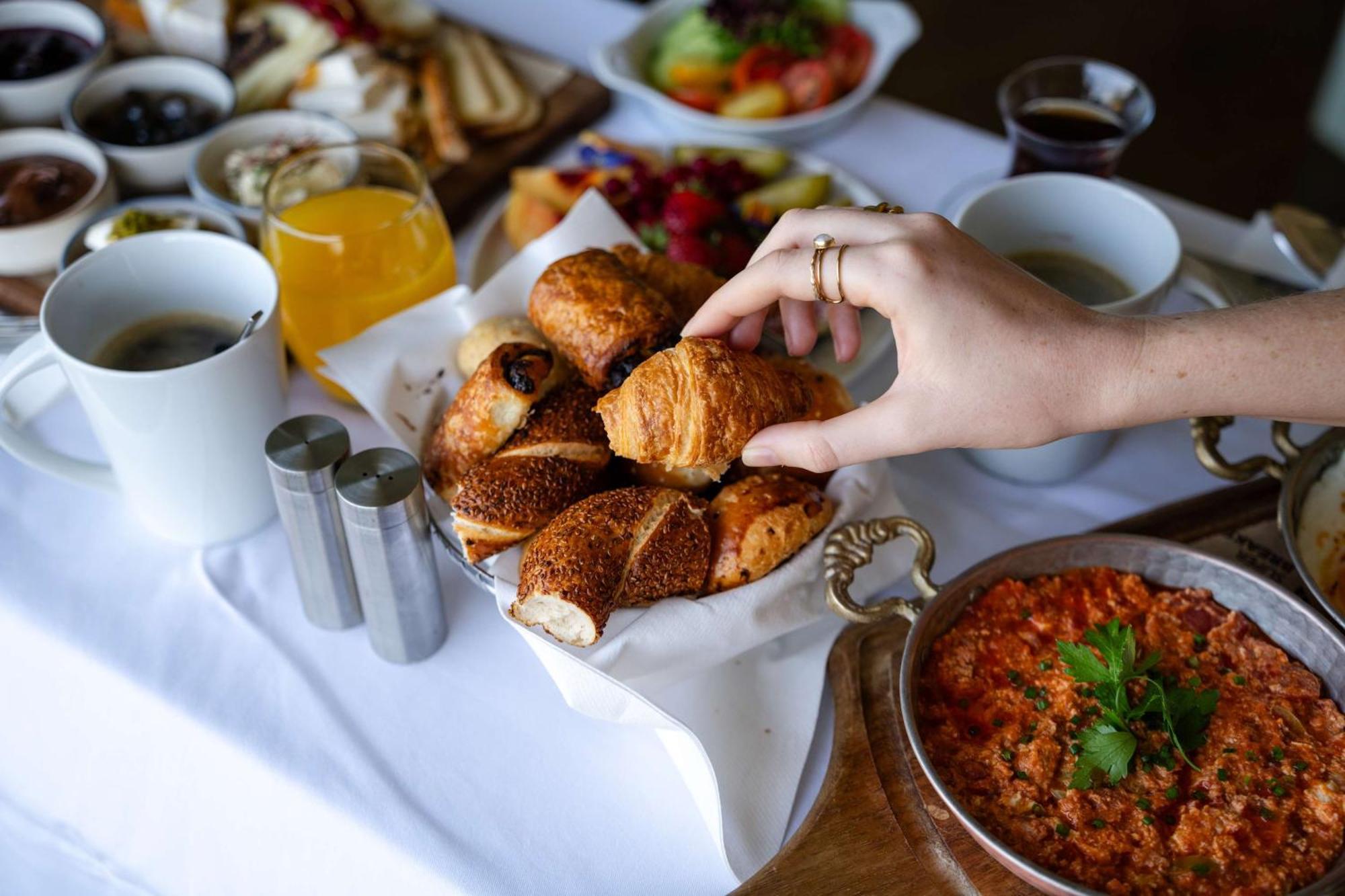 Radisson Blu Bosphorus Hotel Istanbul Luaran gambar Turkish breakfast